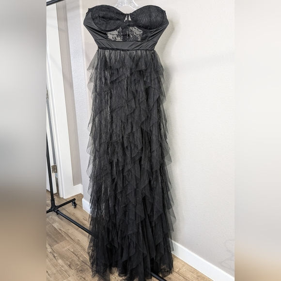 Elegant Black Strapless Gown with Sheer Overlay - Picture 3 of 14